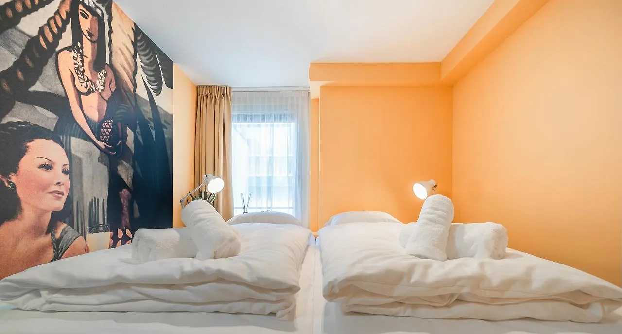 Bed and Breakfast Zeta Beds Den Haag 2*,  Niederlande